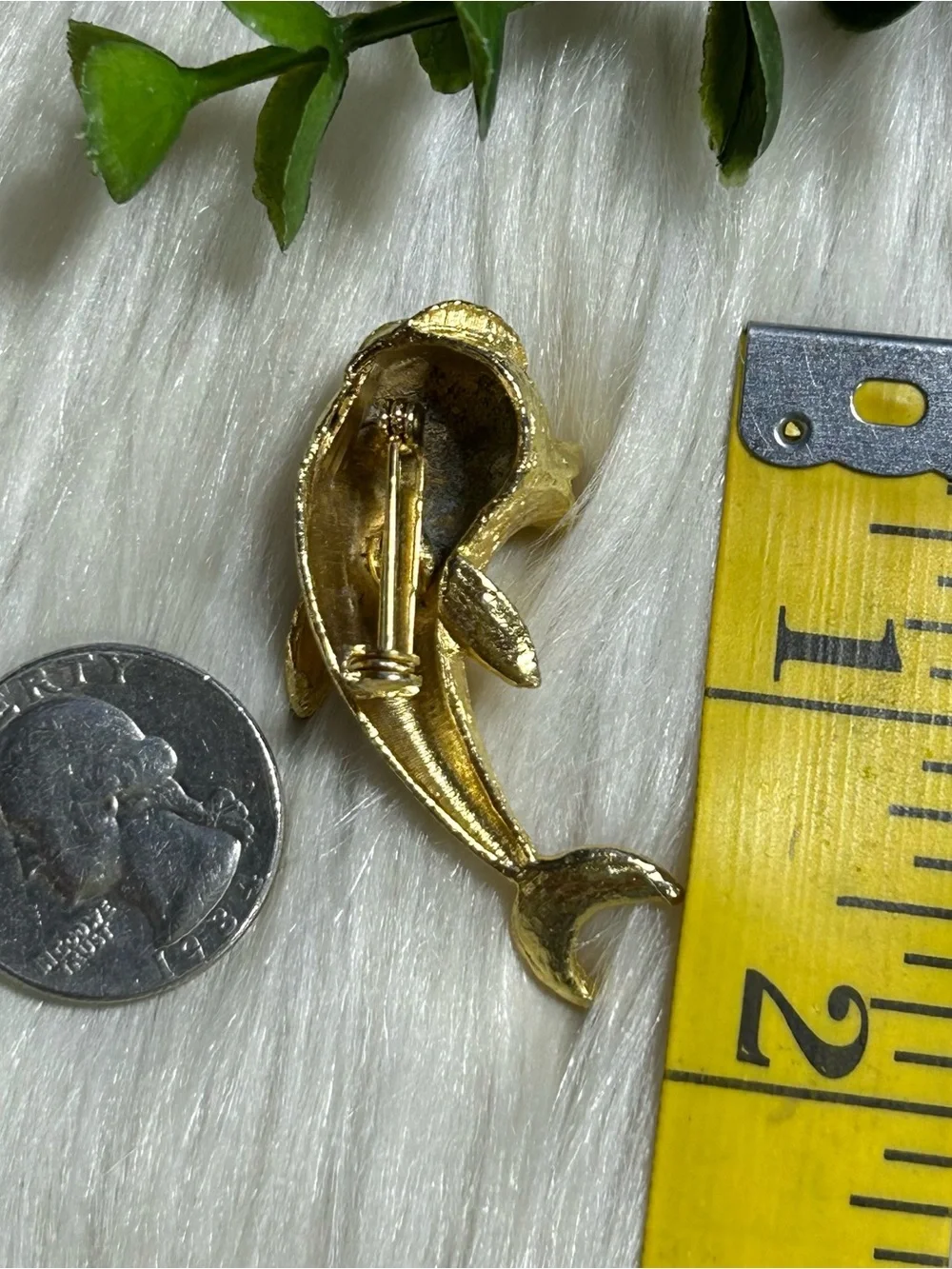Vintage Dolphin textured gold tone brooch